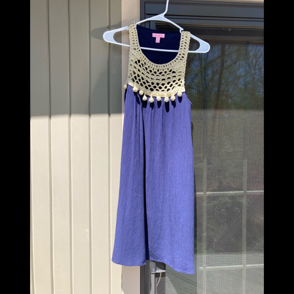 Lilly Pulitzer Rayon dress lined. Size small. Navy with gold.